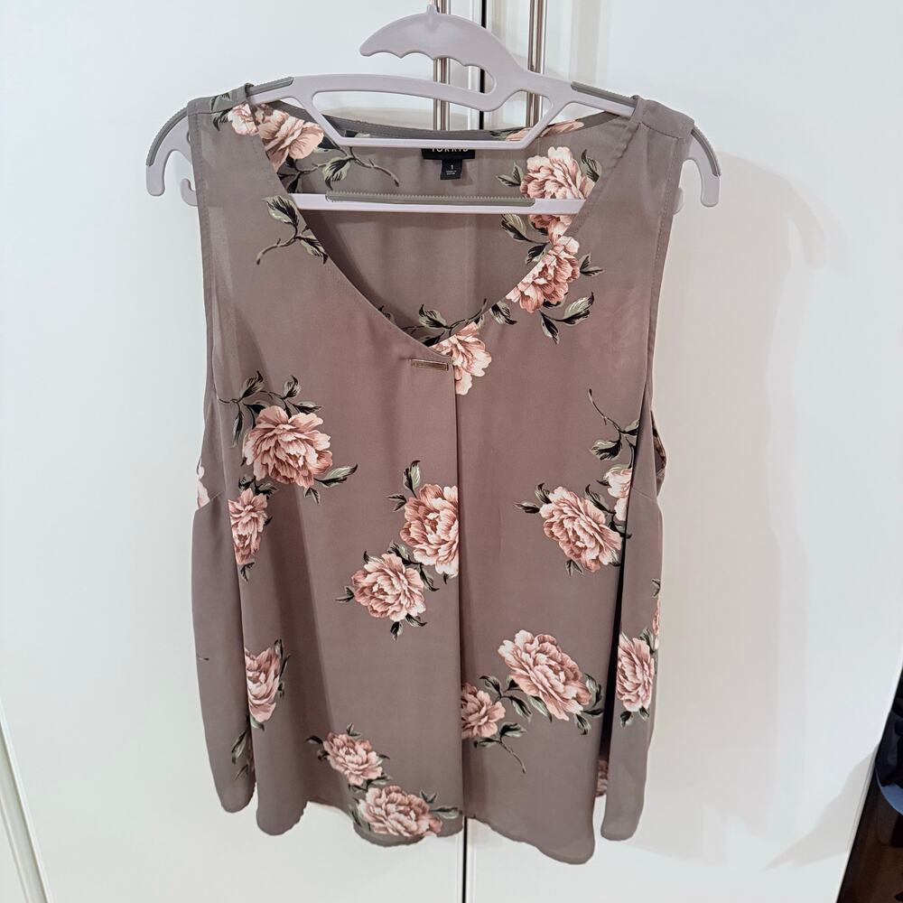 EUC Torrid gray sleeveless top with pink roses